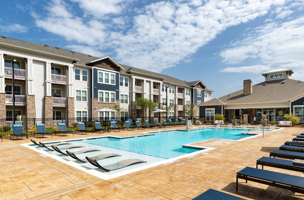 Promenade at Newnan Crossing pool